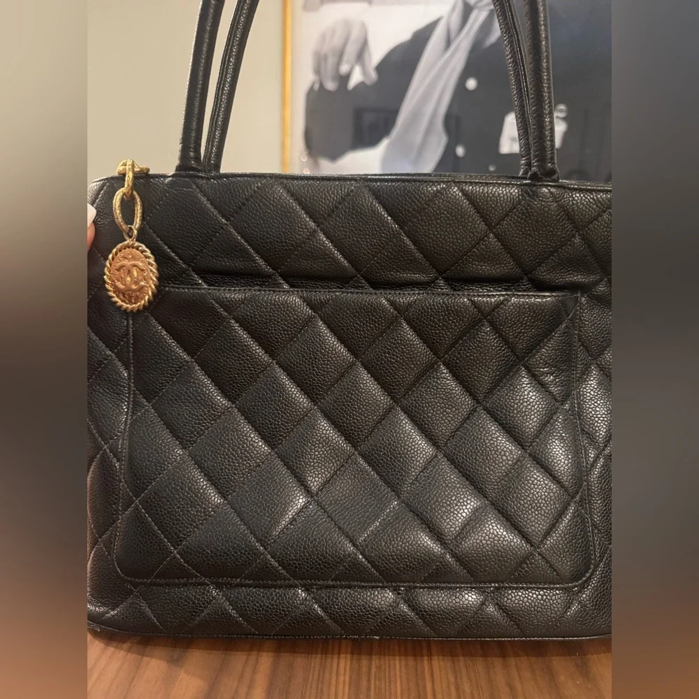 Chanel Caviar Skin Black Medallion Tote Shoulder Bag Large CC Logo - Picture 5 of 9